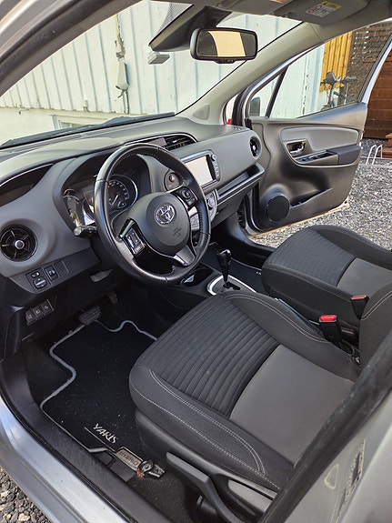 Toyota Yaris 15 of 23