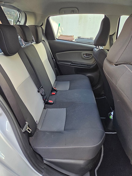 Toyota Yaris 9 of 23