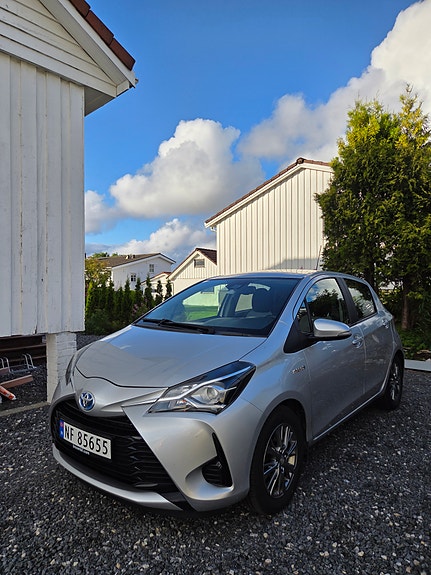 Toyota Yaris 3 of 23