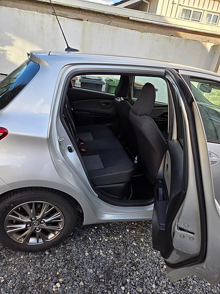 Toyota Yaris 10 of 23