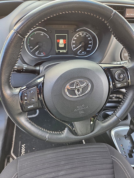 Toyota Yaris 16 of 23