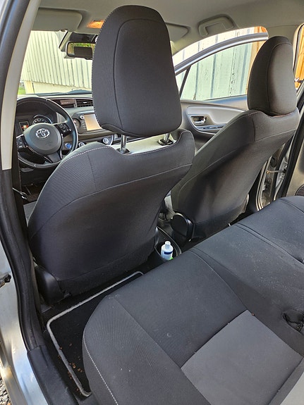 Toyota Yaris 14 of 23