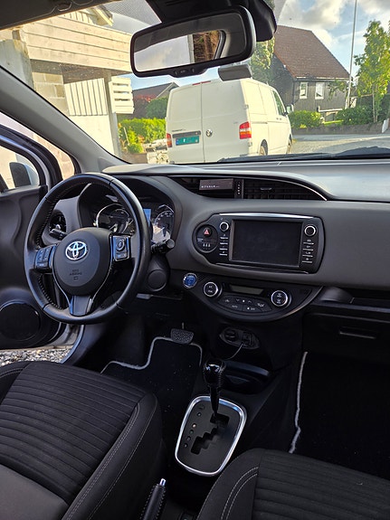 Toyota Yaris 20 of 23