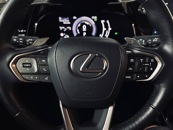 Lexus NX450h 15 of 24