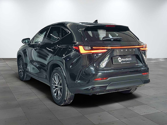 Lexus NX450h 4 of 24