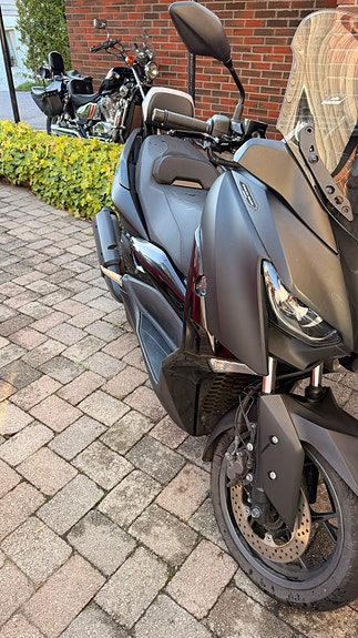 Yamaha X-Max 300 5 of 11