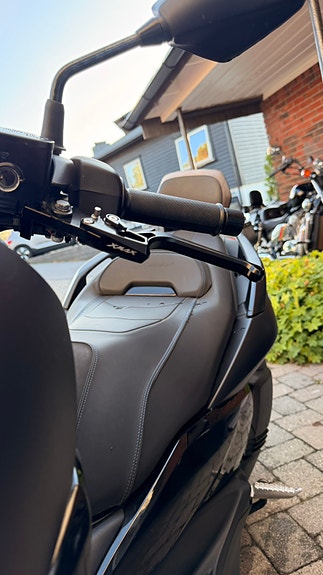 Yamaha X-Max 300 9 of 11