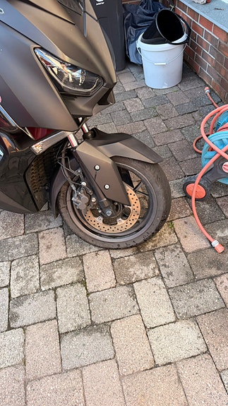 Yamaha X-Max 300 4 of 11