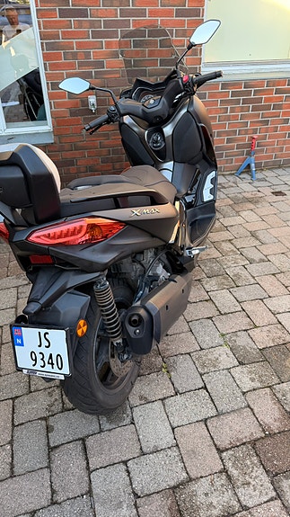 Yamaha X-Max 300 11 of 11