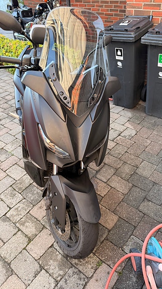 Yamaha X-Max 300 3 of 11