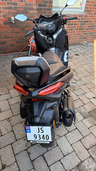 Yamaha X-Max 300 7 of 11