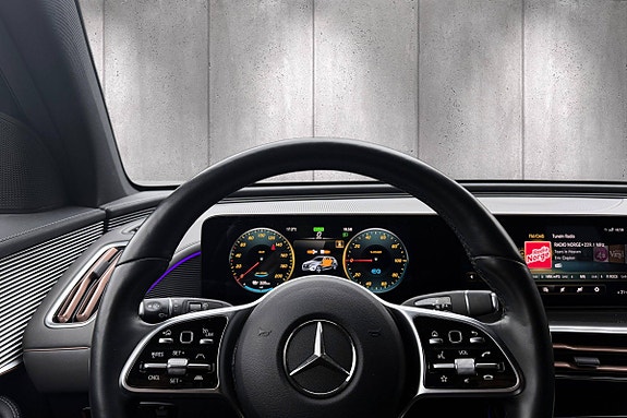Mercedes-Benz EQC400 14 of 26