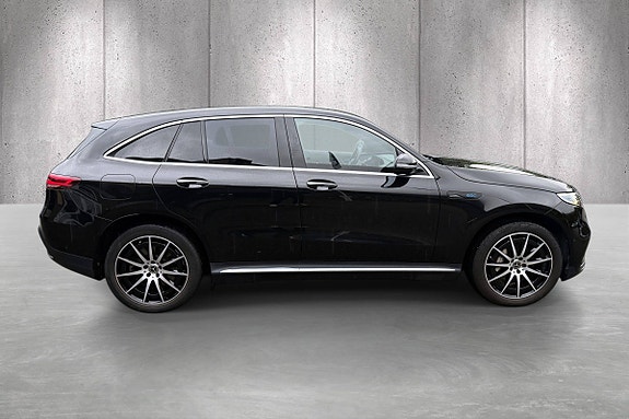 Mercedes-Benz EQC400 8 of 26