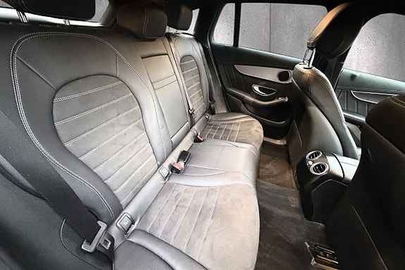 Mercedes-Benz EQC400 19 of 26