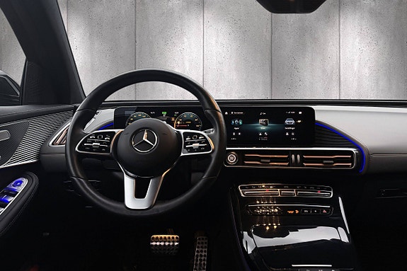 Mercedes-Benz EQC400 13 of 26
