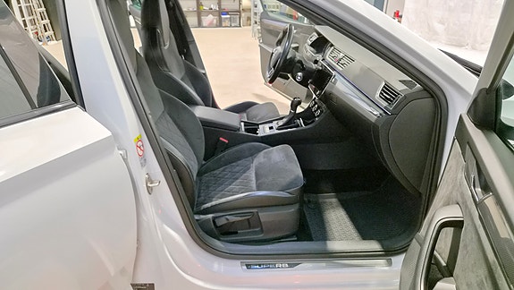Skoda Superb 24 of 30