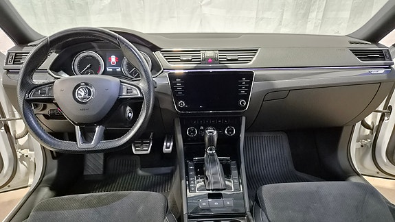 Skoda Superb 14 of 30