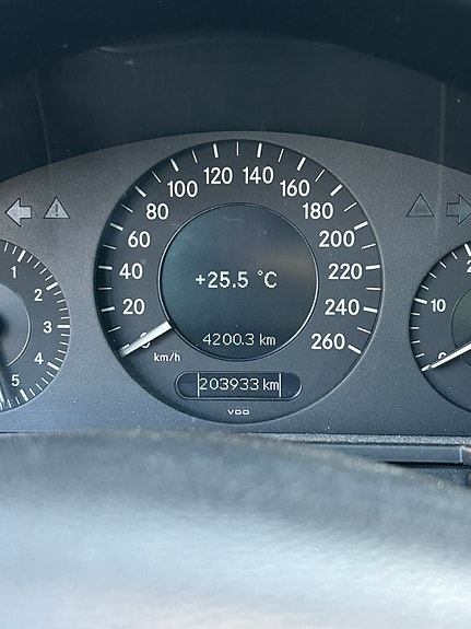 Mercedes-Benz E200 d 15 of 17