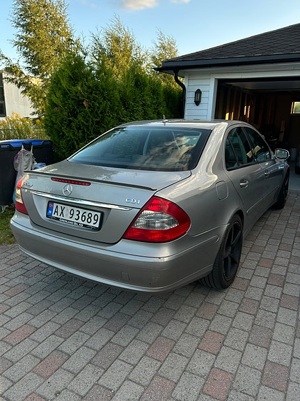 Mercedes-Benz E200 d 4 of 17