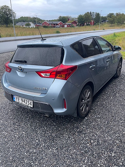 Toyota Auris 3 of 3