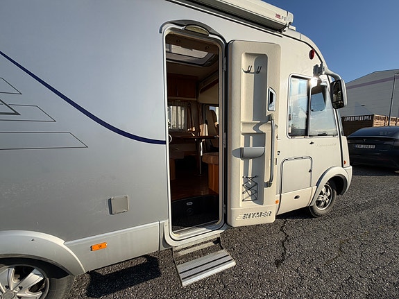 Hymer B 614 CL 14 of 30