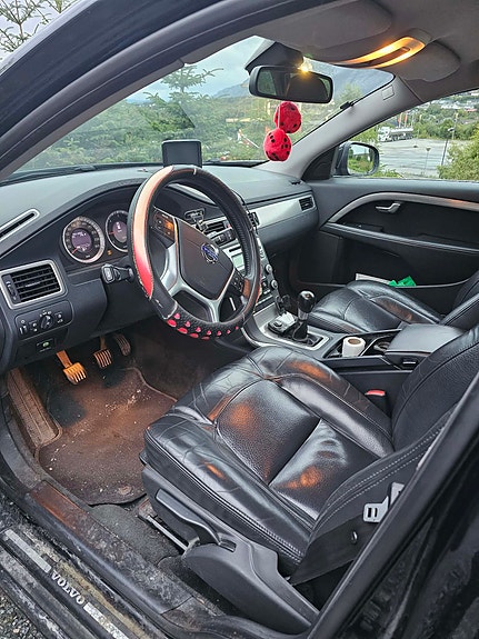 Volvo V70 8 of 30