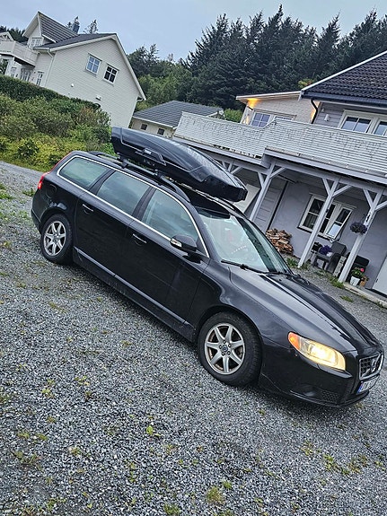 Volvo V70 2 of 30