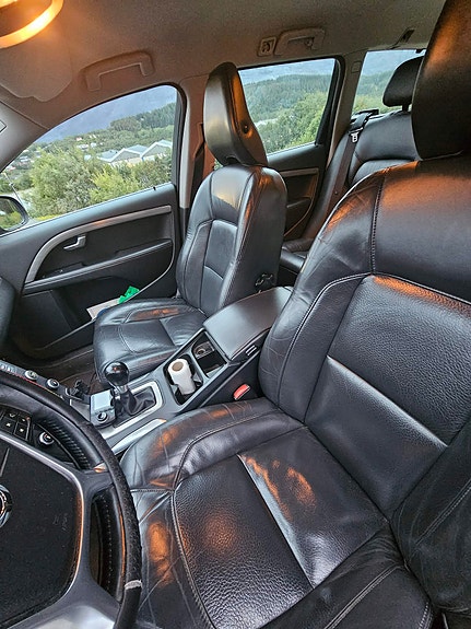 Volvo V70 10 of 30