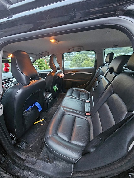 Volvo V70 12 of 30