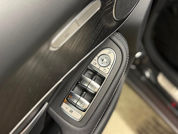 Mercedes-Benz GLC300 de 15 of 30