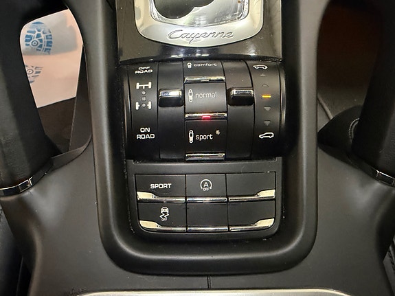 Porsche Cayenne 22 of 28