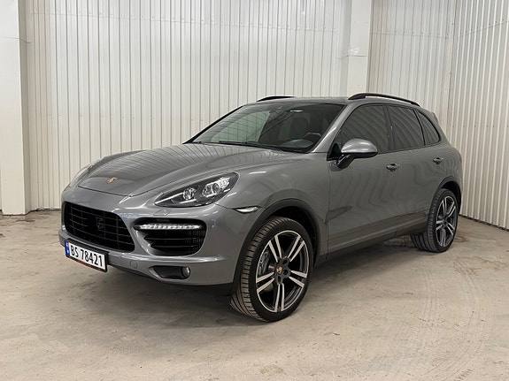 Porsche Cayenne 2 of 28