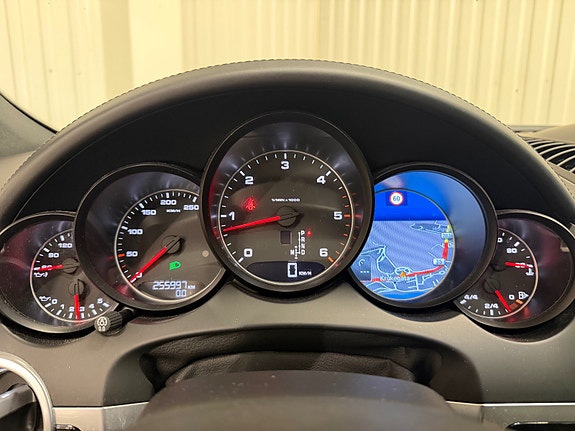 Porsche Cayenne 18 of 28