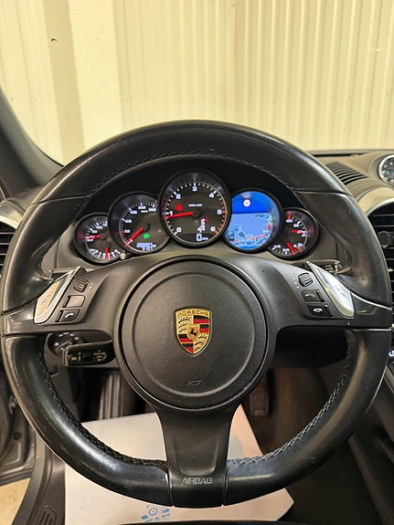 Porsche Cayenne 17 of 28