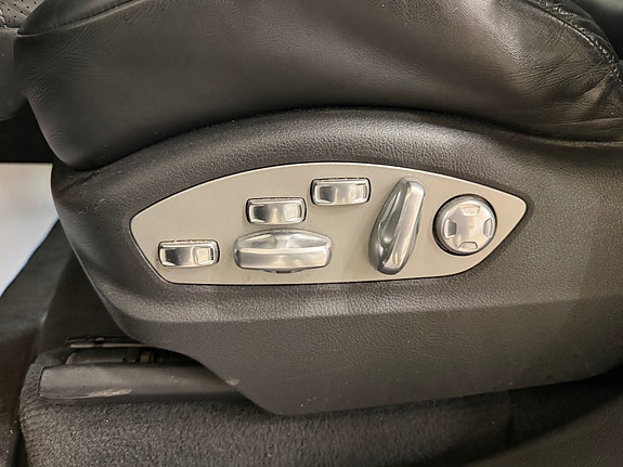 Porsche Cayenne 11 of 28