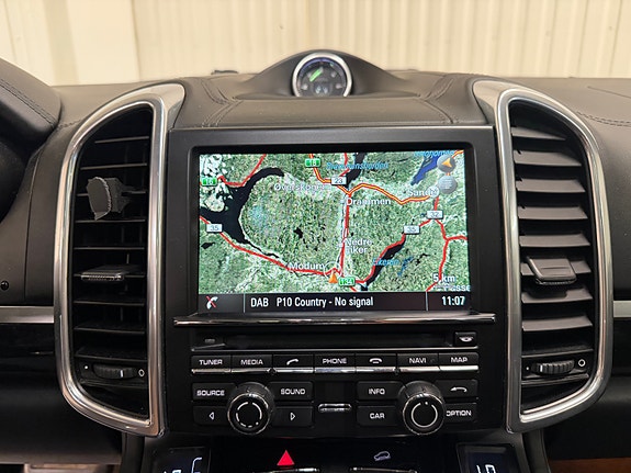 Porsche Cayenne 19 of 28