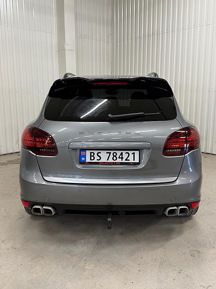 Porsche Cayenne 6 of 28