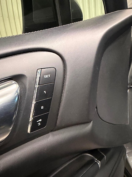 Porsche Cayenne 27 of 28