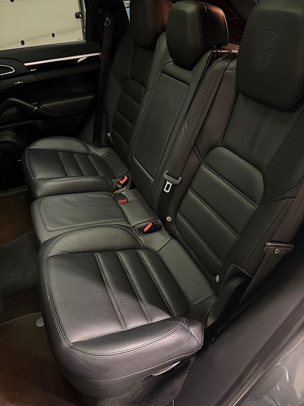 Porsche Cayenne 12 of 28