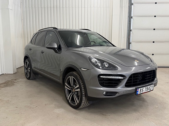 Porsche Cayenne 3 of 28