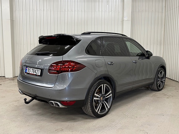 Porsche Cayenne 7 of 28