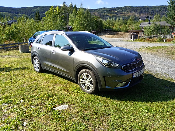 Kia Niro 2 of 21
