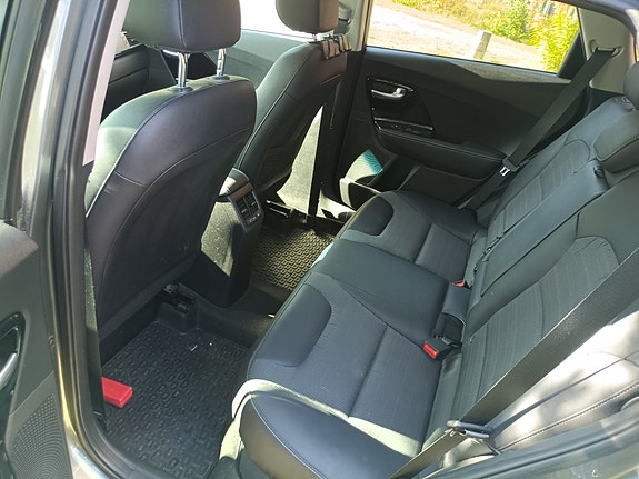 Kia Niro 10 of 21