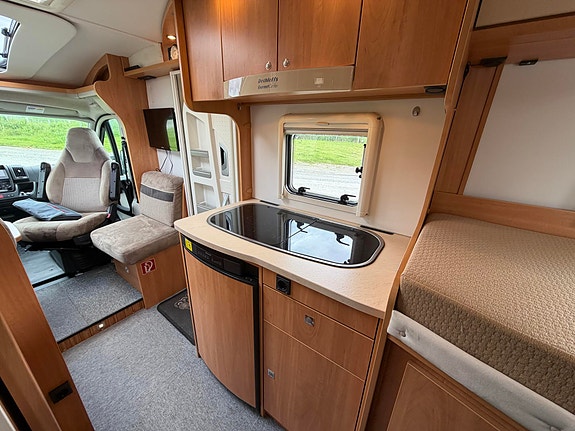 Dethleffs Globebus Compact med 2 enkle senger, stort bagasjerom, egen dusj+++ 12 of 25