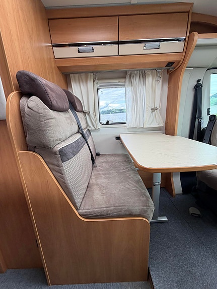 Dethleffs Globebus Compact med 2 enkle senger, stort bagasjerom, egen dusj+++ 10 of 25