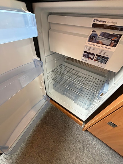 Dethleffs Globebus Compact med 2 enkle senger, stort bagasjerom, egen dusj+++ 11 of 25
