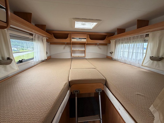 Dethleffs Globebus Compact med 2 enkle senger, stort bagasjerom, egen dusj+++ 14 of 25
