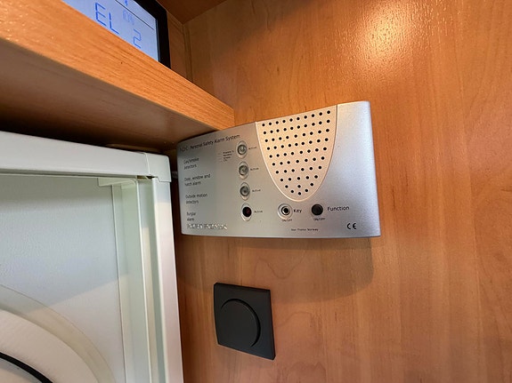 Dethleffs Globebus Compact med 2 enkle senger, stort bagasjerom, egen dusj+++ 20 of 25