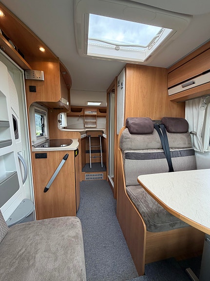 Dethleffs Globebus Compact med 2 enkle senger, stort bagasjerom, egen dusj+++ 13 of 25