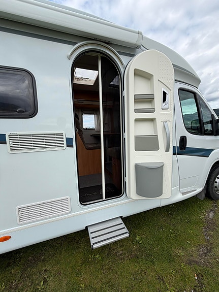 Dethleffs Globebus Compact med 2 enkle senger, stort bagasjerom, egen dusj+++ 8 of 25